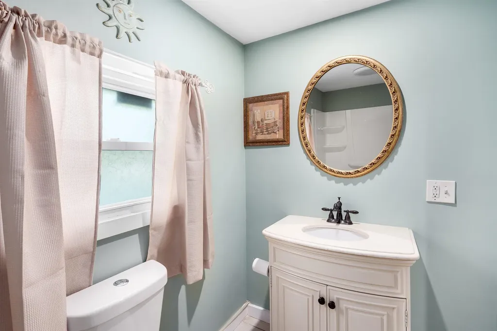 8 Bush Avenue Allenstown NH 03275