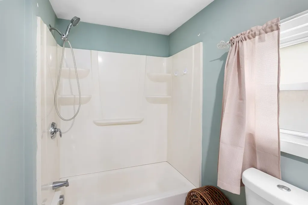 8 Bush Avenue Allenstown NH 03275