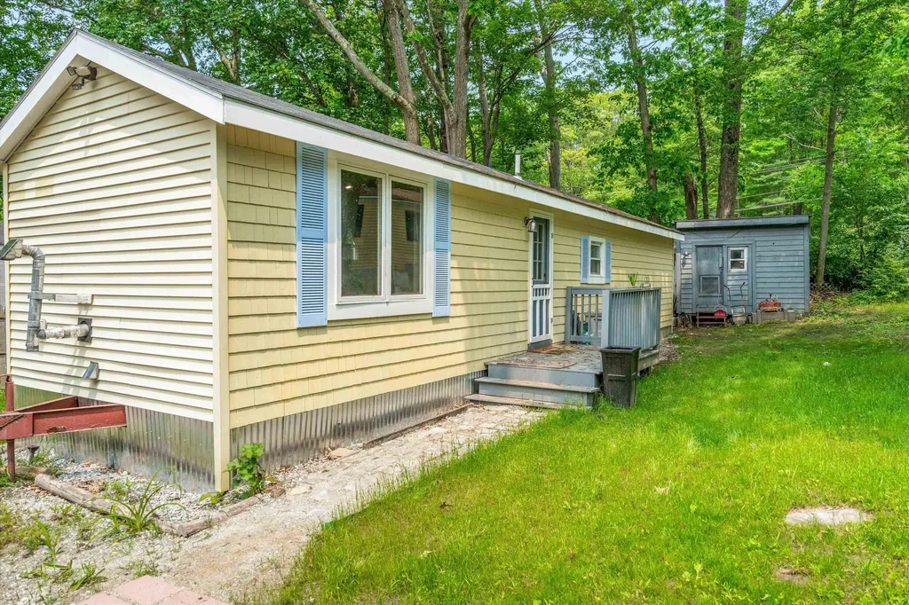 8 Bush Avenue Allenstown NH 03275