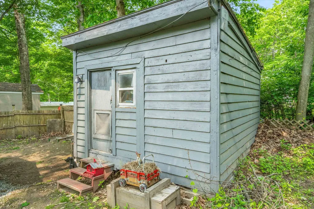 8 Bush Avenue Allenstown NH 03275