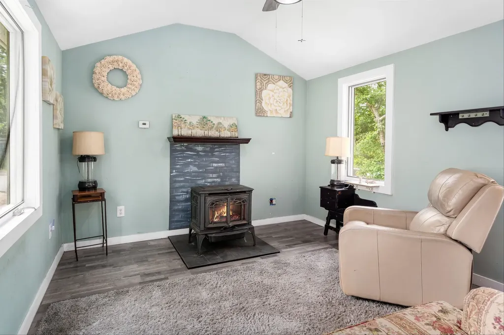 8 Bush Avenue Allenstown NH 03275