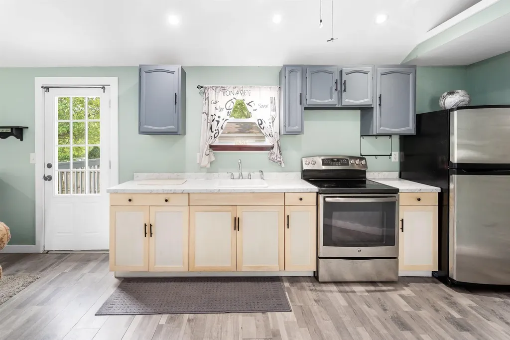 8 Bush Avenue Allenstown NH 03275