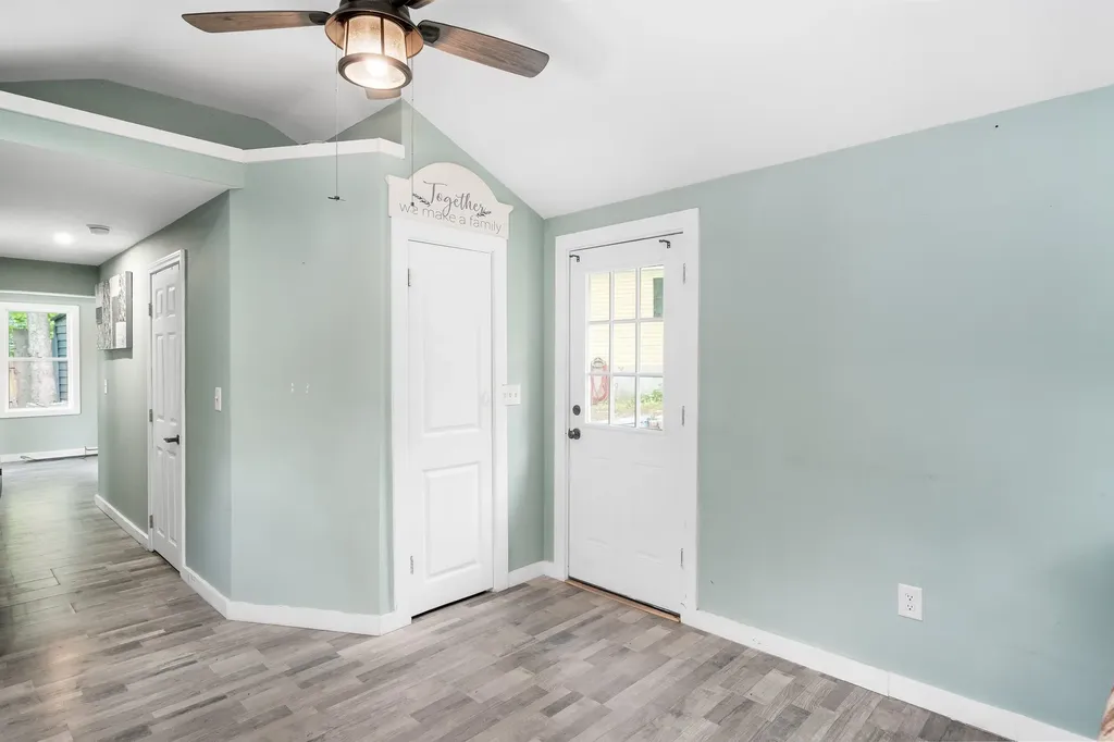 8 Bush Avenue Allenstown NH 03275