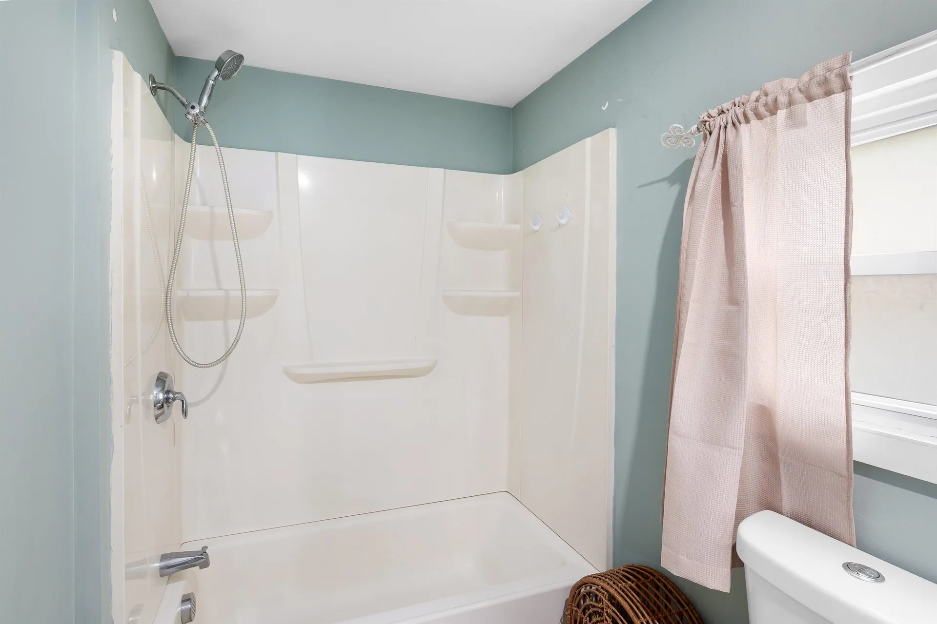 8 Bush Avenue Allenstown NH 03275