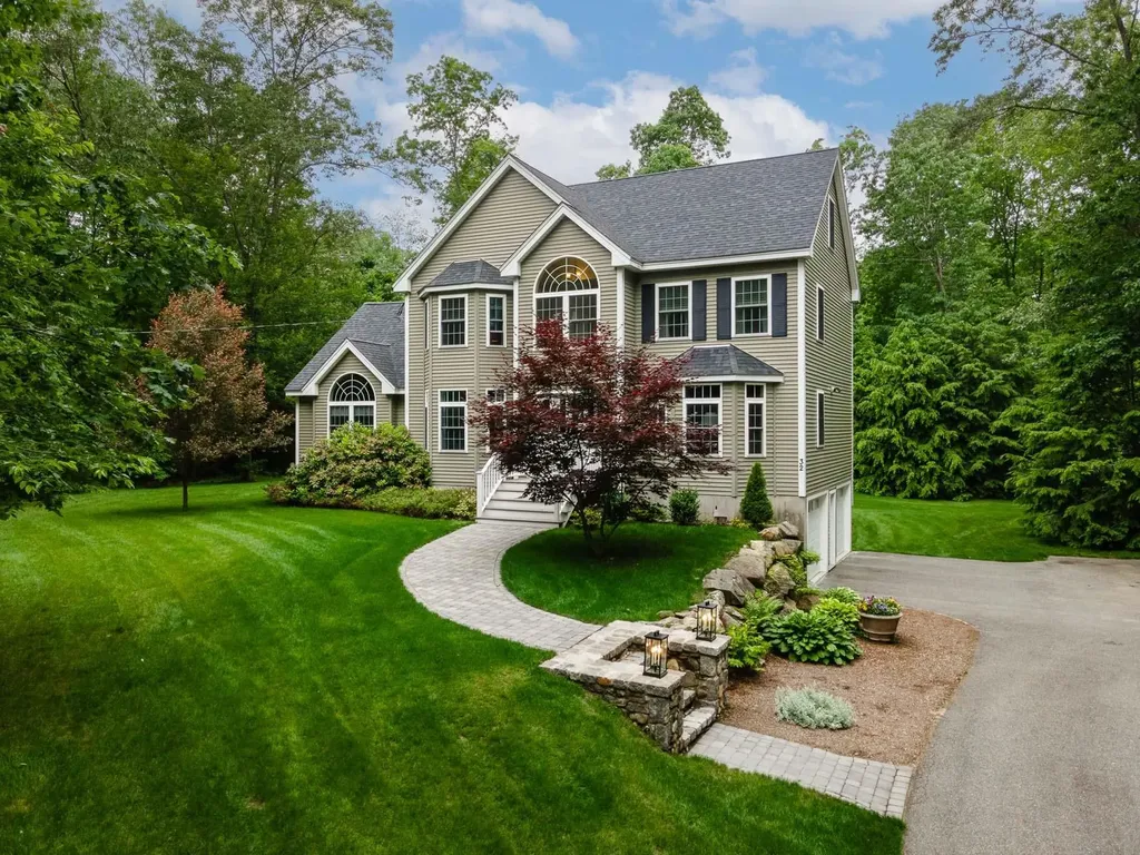 32 Maple Avenue Newton NH 03858