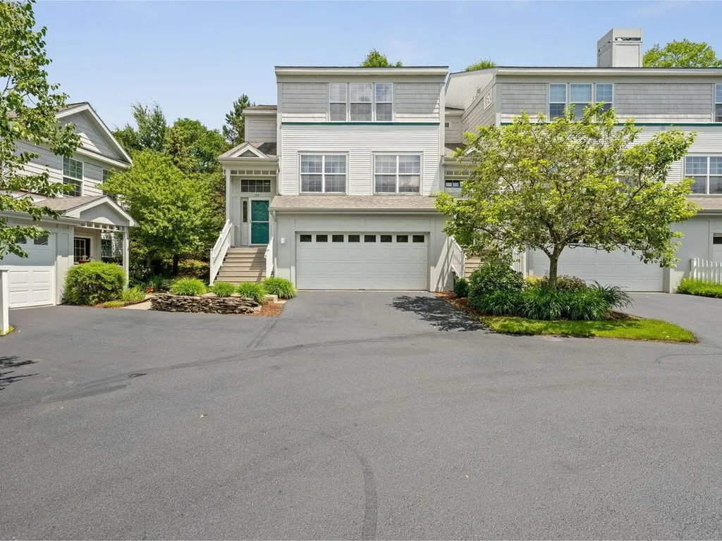 137 Stonington Circle South Burlington VT 05403