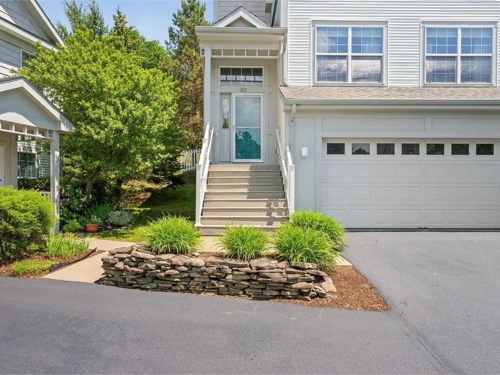 137 Stonington Circle South Burlington VT 05403