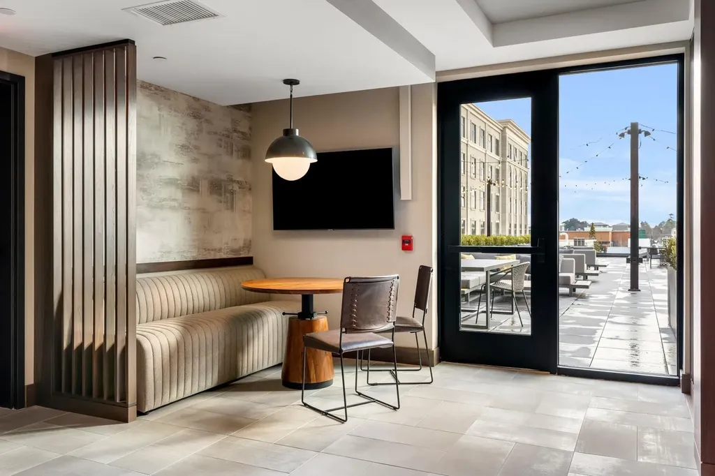 18 Artisan Drive Salem NH 03079