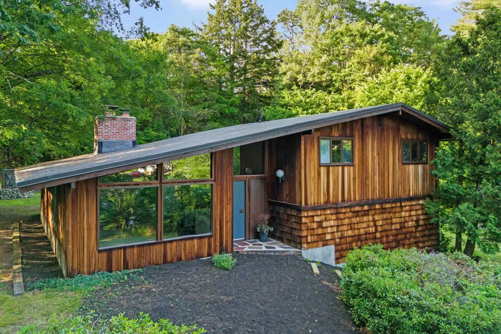 1025 Concord Stage Road Weare NH 03281