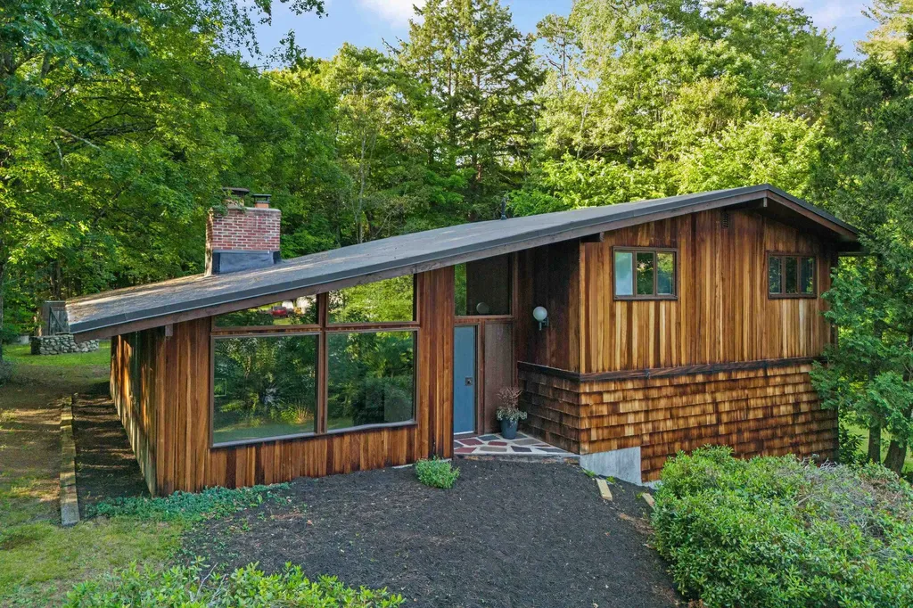 1025 Concord Stage Road Weare NH 03281