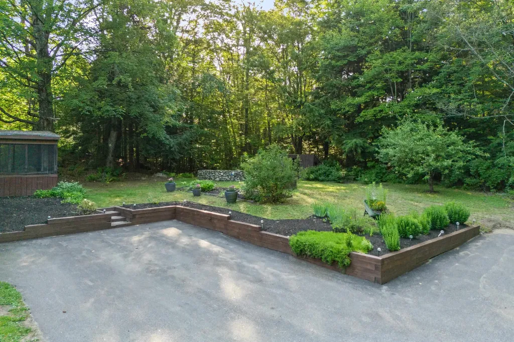 1025 Concord Stage Road Weare NH 03281