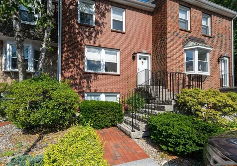 39 Derryfield Court Manchester NH 03104
