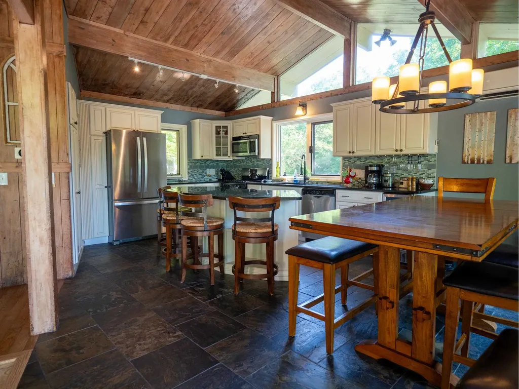 166 Robbins Hill Hartford VT 05059