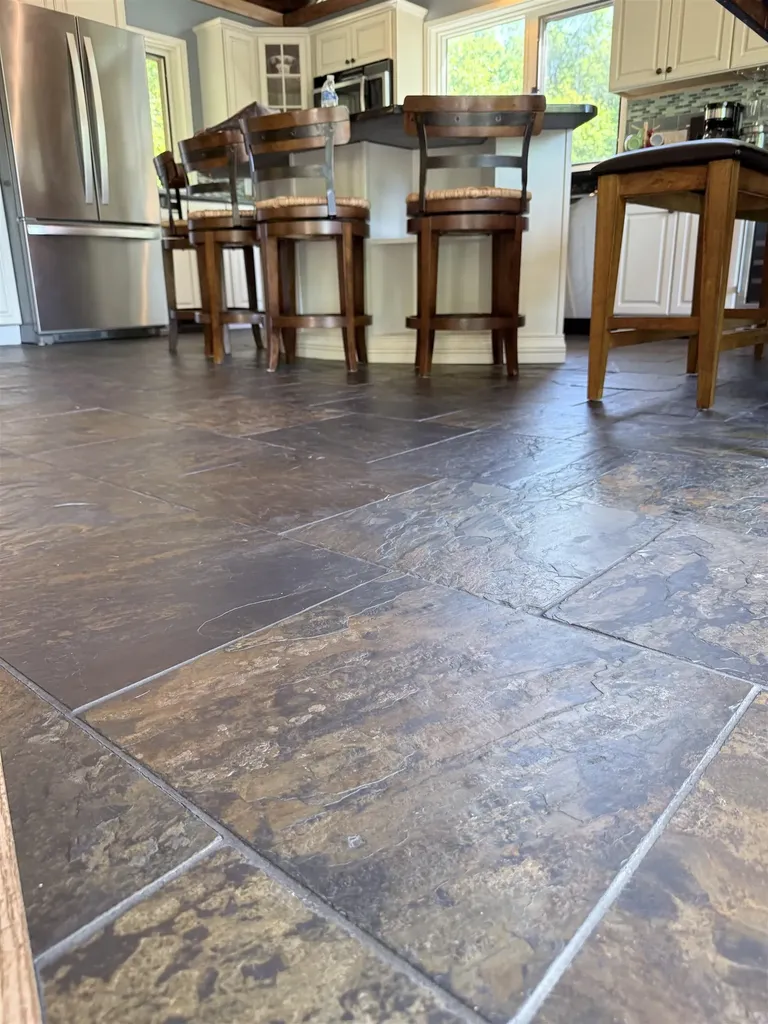 166 Robbins Hill Hartford VT 05059