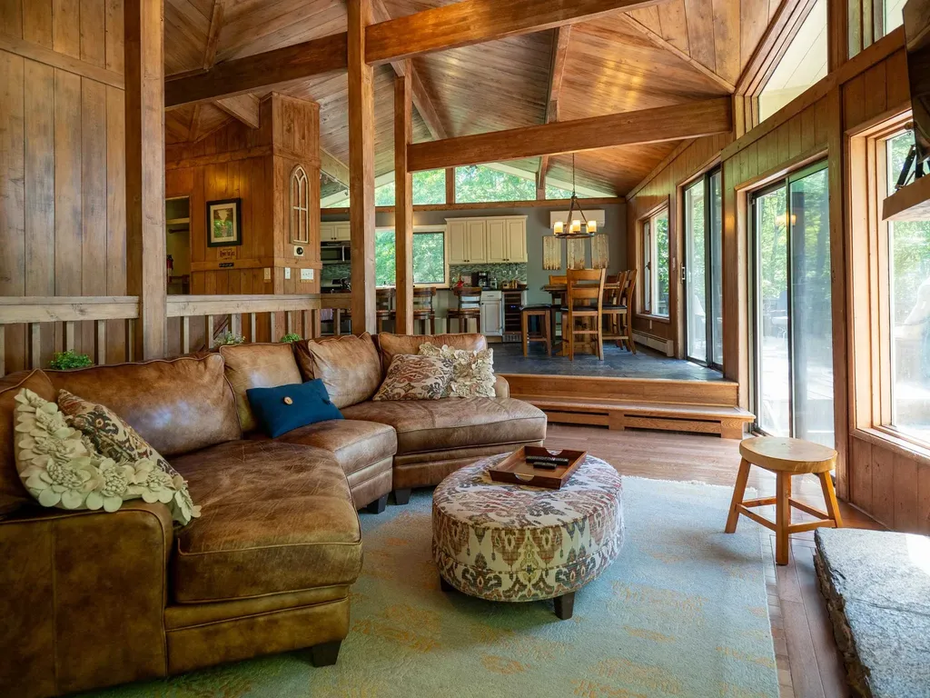 166 Robbins Hill Hartford VT 05059