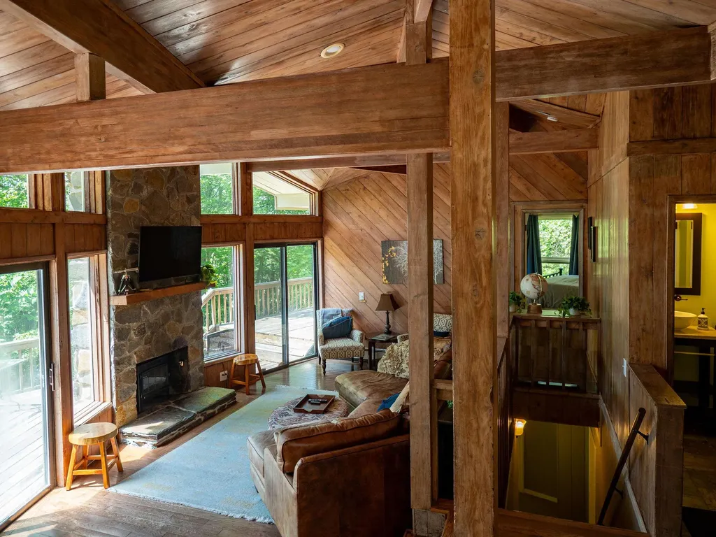 166 Robbins Hill Hartford VT 05059