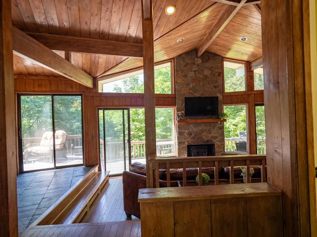 166 Robbins Hill Hartford VT 05059