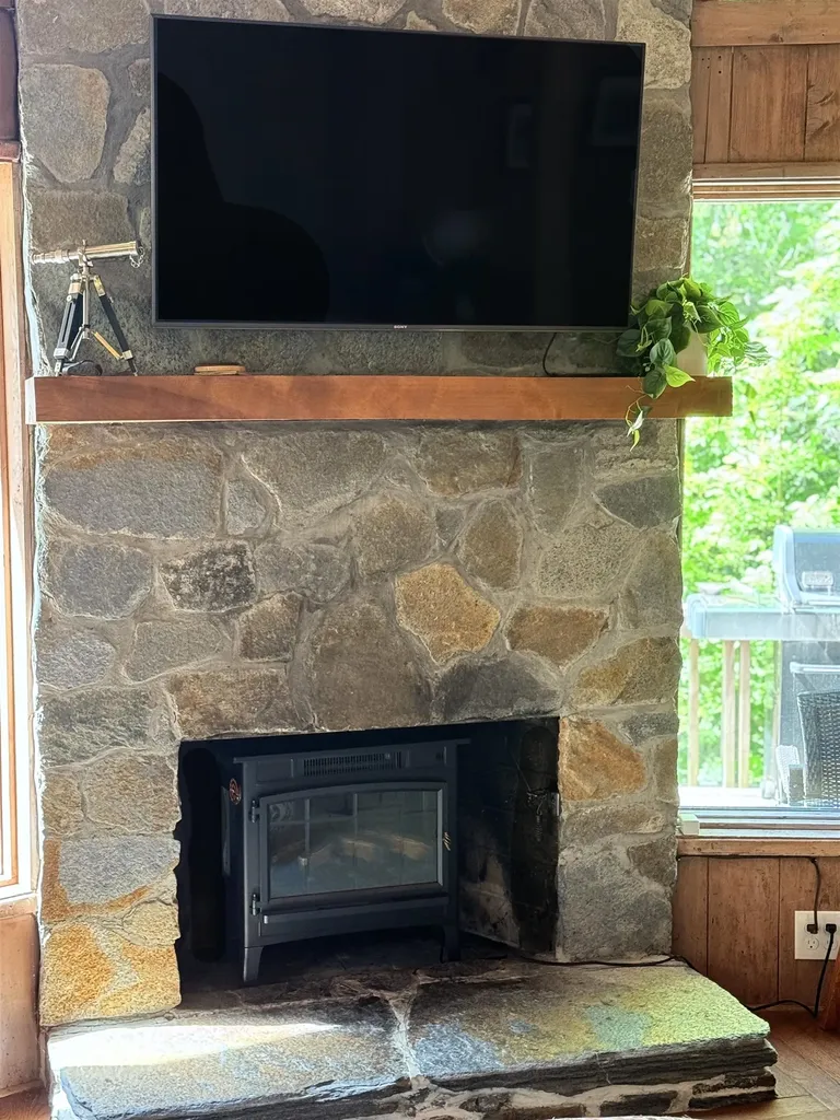 166 Robbins Hill Hartford VT 05059