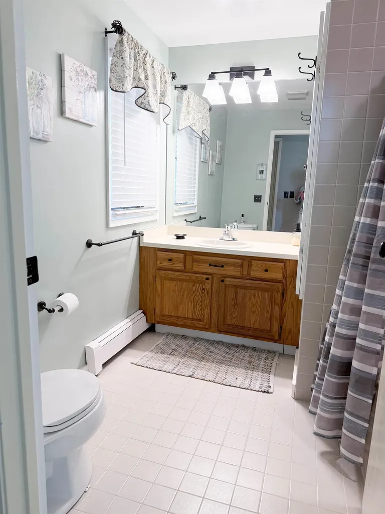 166 Robbins Hill Hartford VT 05059