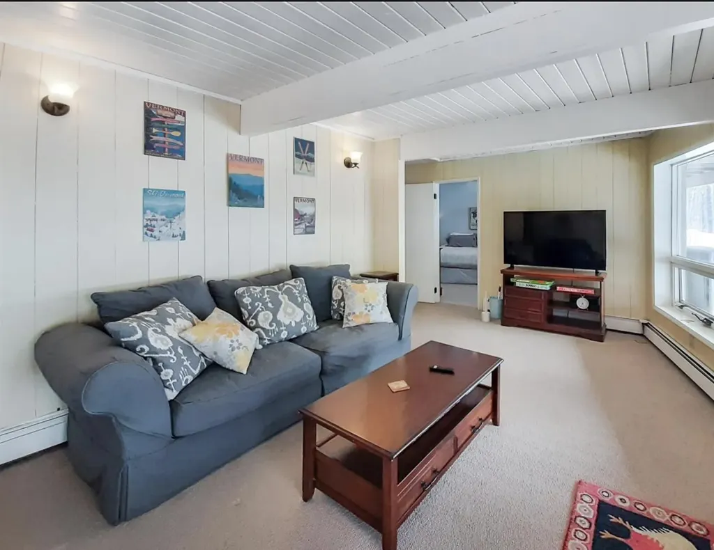 166 Robbins Hill Hartford VT 05059