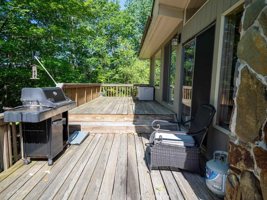 166 Robbins Hill Hartford VT 05059