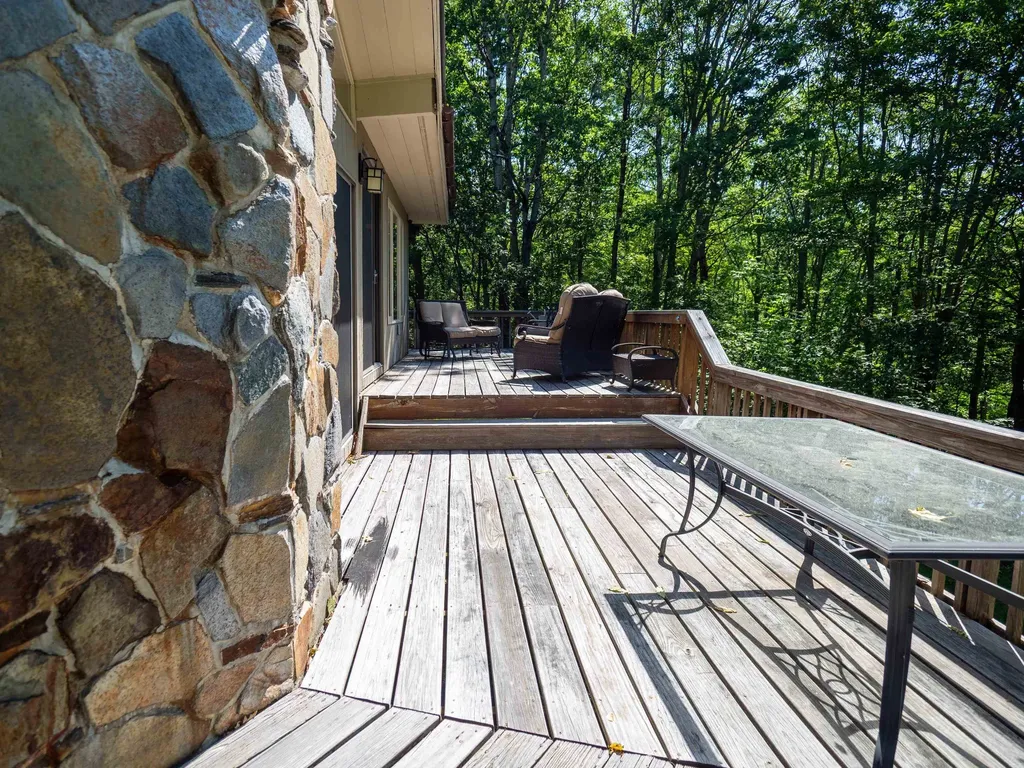 166 Robbins Hill Hartford VT 05059