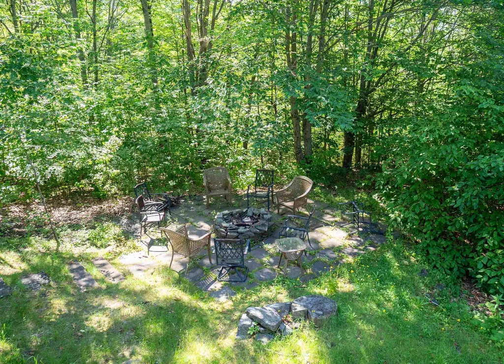 166 Robbins Hill Hartford VT 05059