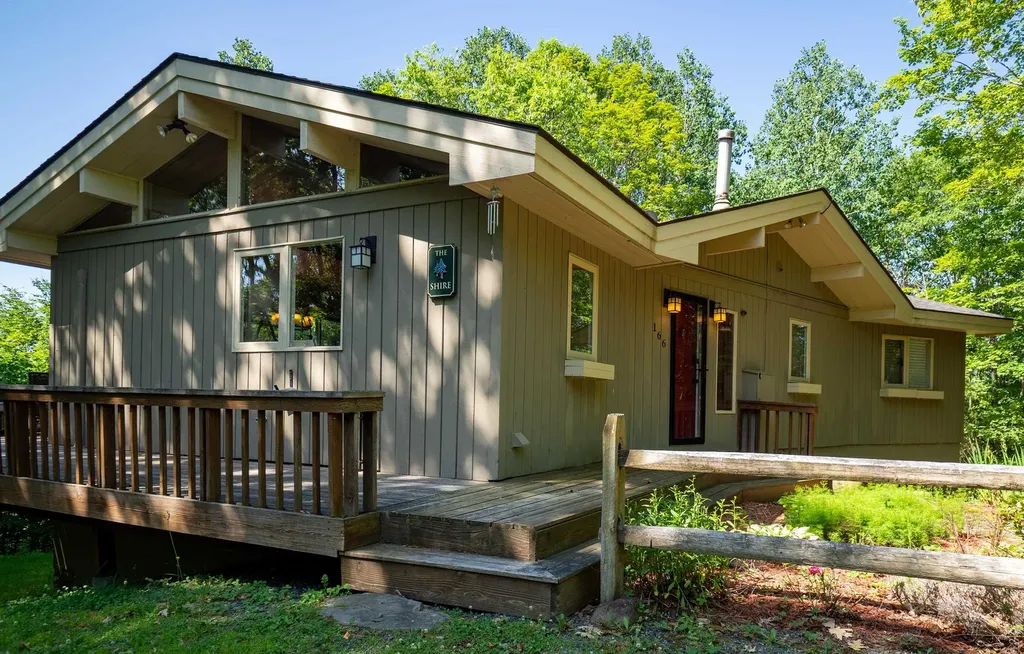 166 Robbins Hill Hartford VT 05059