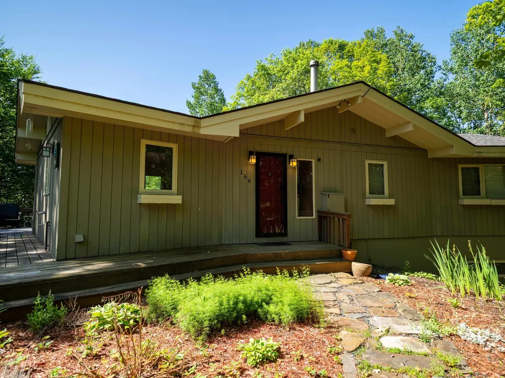 166 Robbins Hill Hartford VT 05059