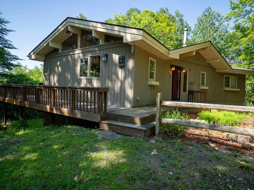 166 Robbins Hill Hartford VT 05059