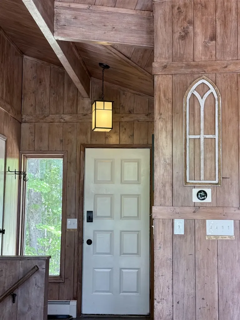 166 Robbins Hill Hartford VT 05059