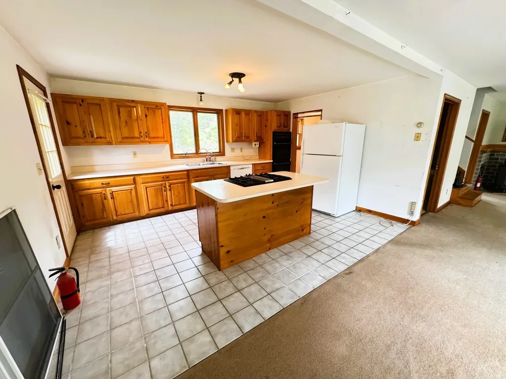390 Stage Road Nottingham NH 03291