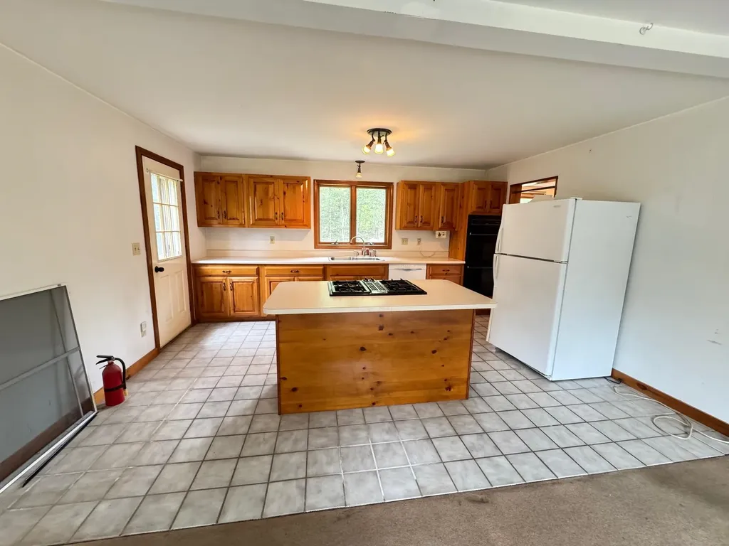 390 Stage Road Nottingham NH 03291