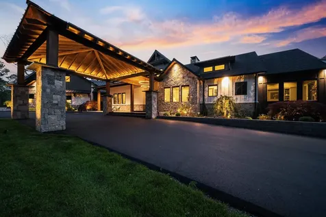 100 Knotty Way Belmont NH 03220