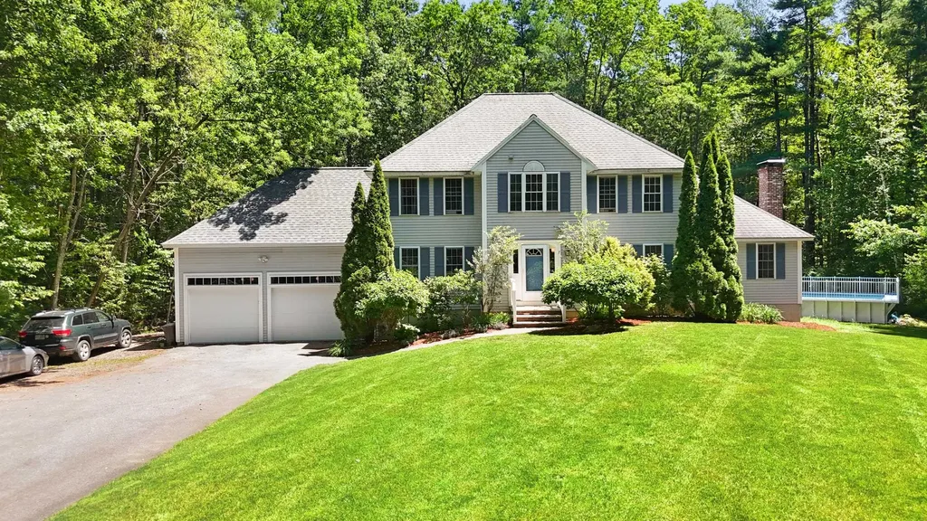 7 Lorraine Drive Londonderry NH 03053