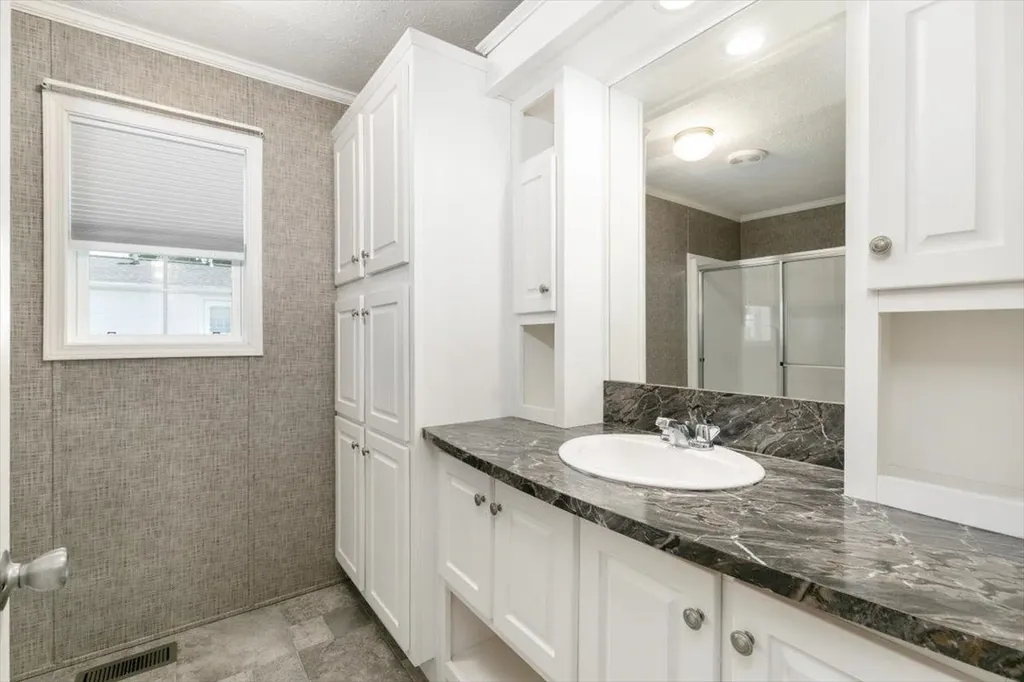 82 Caddy Drive Salem NH 03079