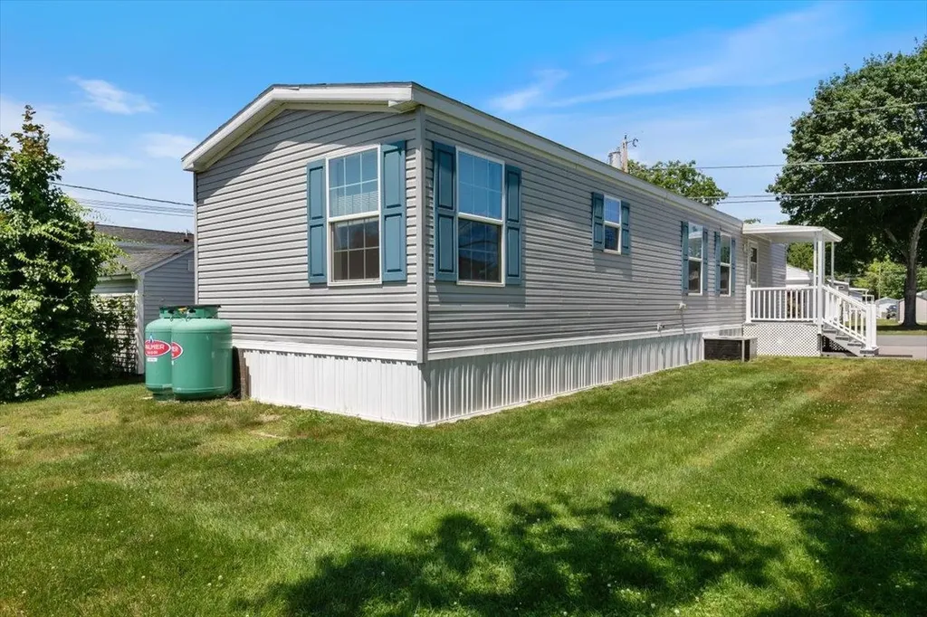82 Caddy Drive Salem NH 03079