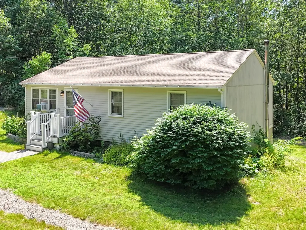 9 Ham Road Raymond NH 03077