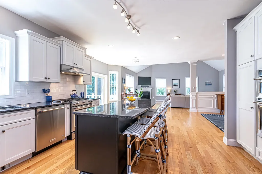 6 Anderson Way Auburn NH 03032
