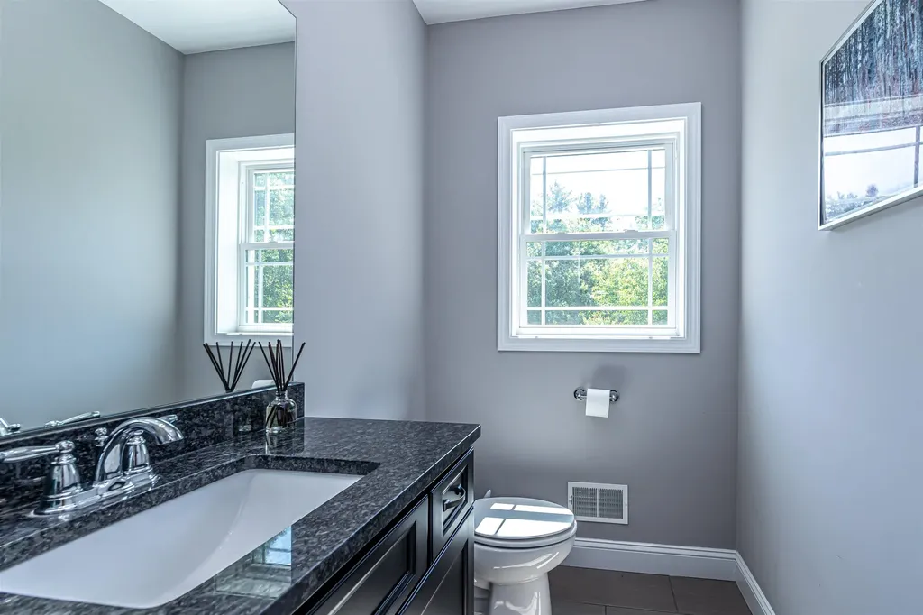 6 Anderson Way Auburn NH 03032