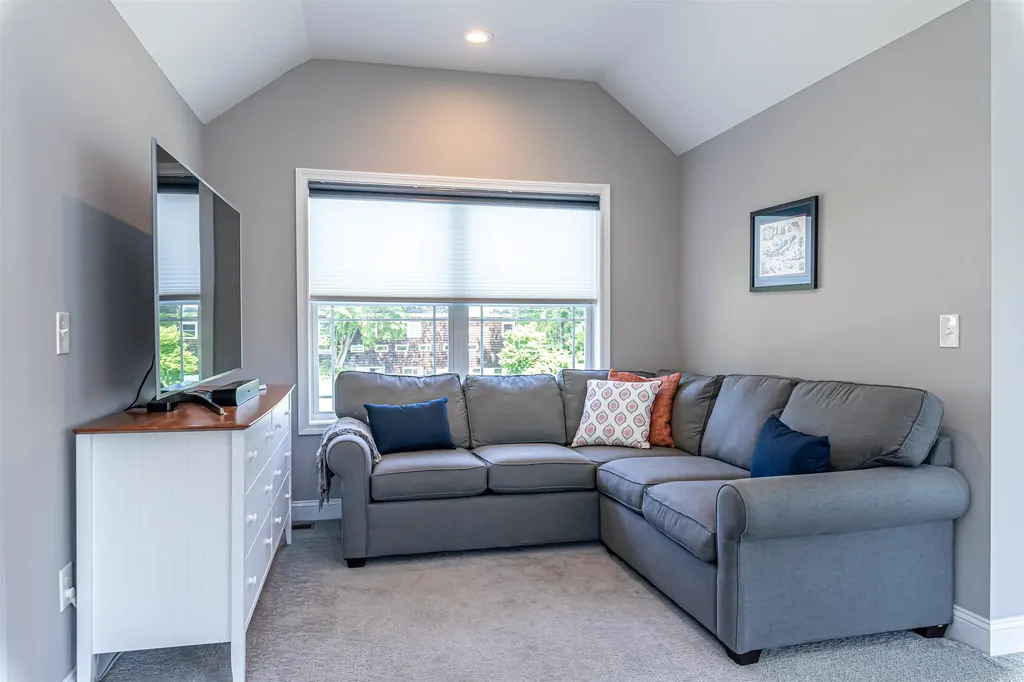 6 Anderson Way Auburn NH 03032