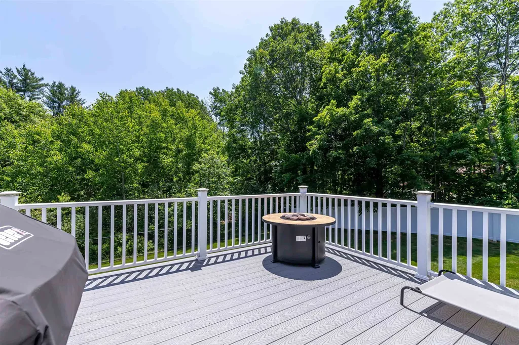 6 Anderson Way Auburn NH 03032