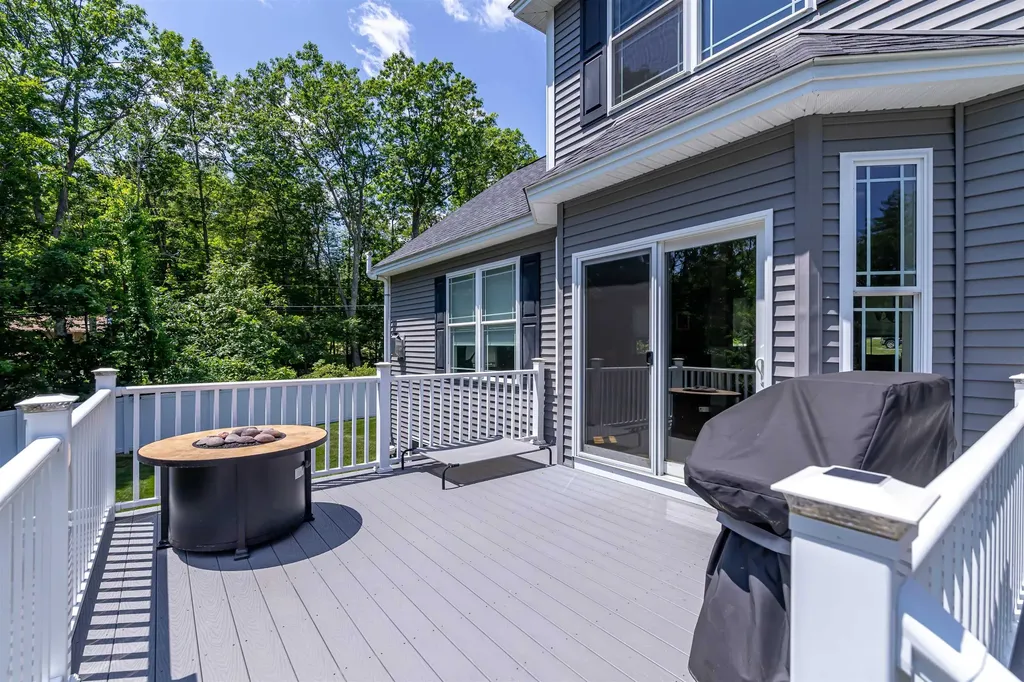 6 Anderson Way Auburn NH 03032