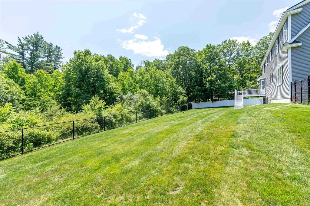6 Anderson Way Auburn NH 03032