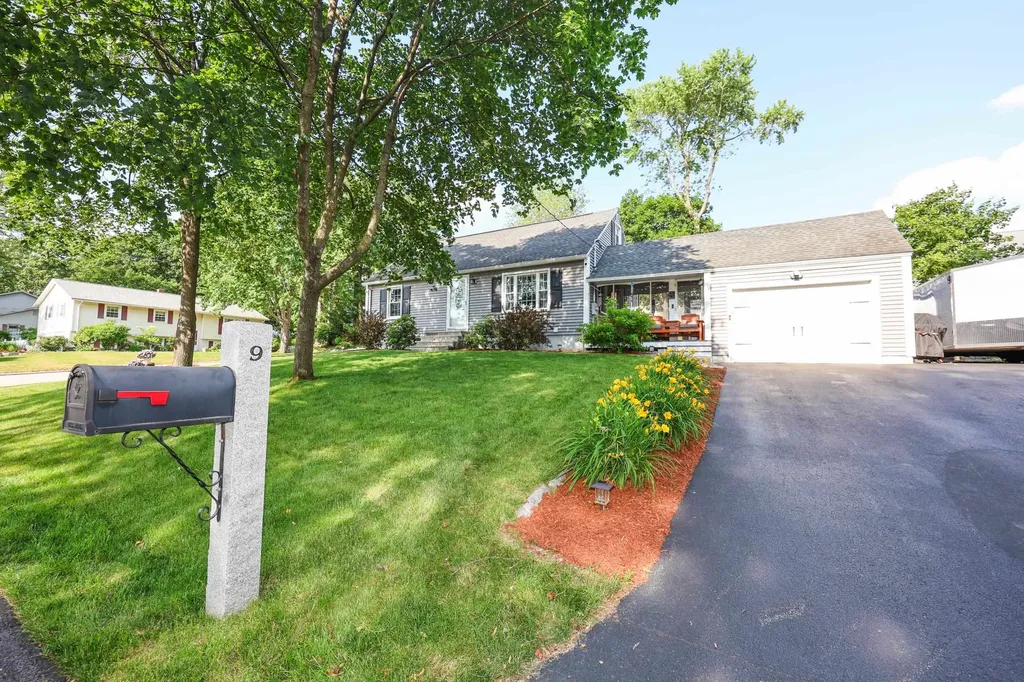 9 Meade Street Nashua NH 03064