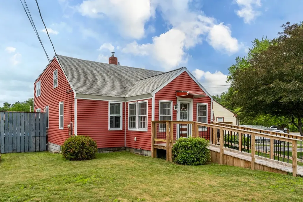 4 Sterling Road Kittery ME 03904