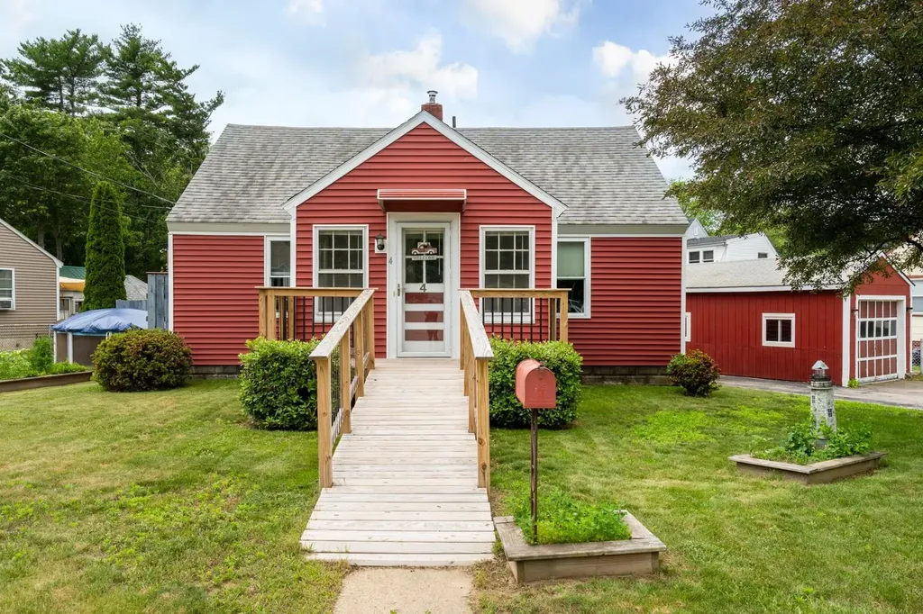 4 Sterling Road Kittery ME 03904