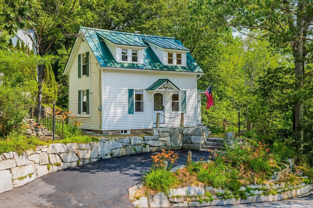 1043 Main Street Sunapee NH 03751