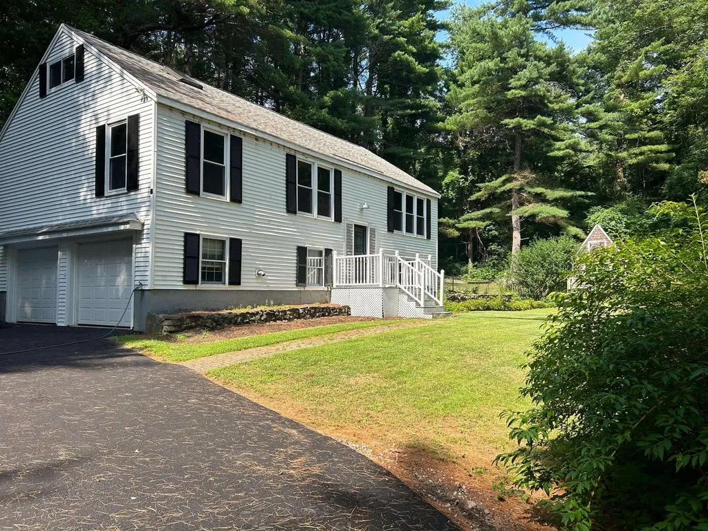 32 Muddy Pond Road Kensington NH 03833