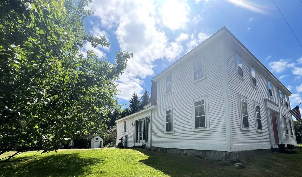 41 Amesbury Road Newton NH 03858